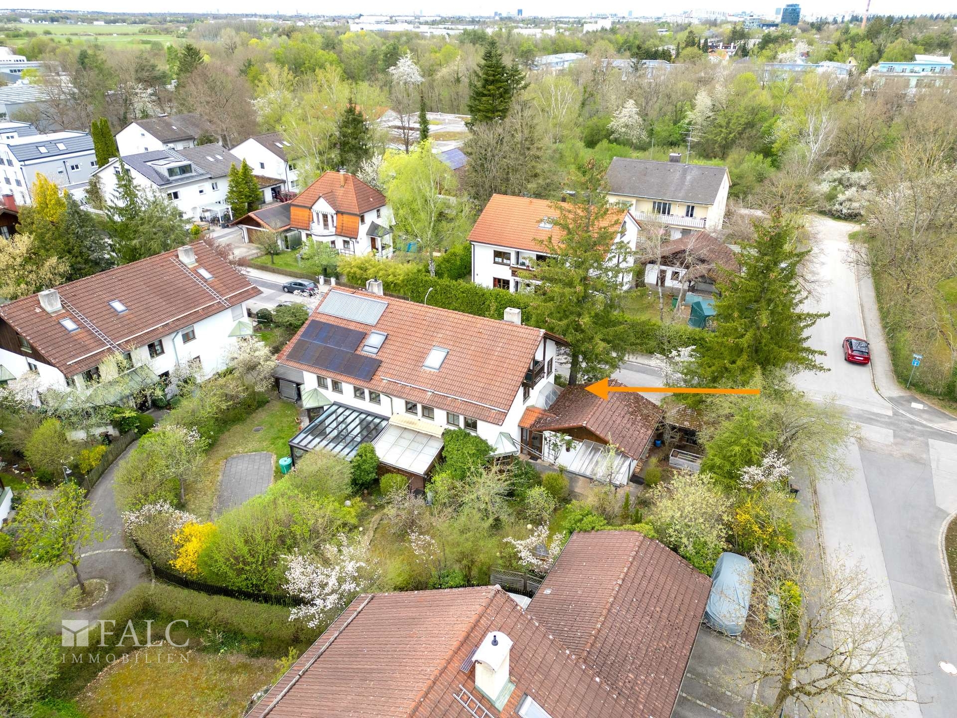 Gebäude mit Grundstück aus SüdOst Kopie
